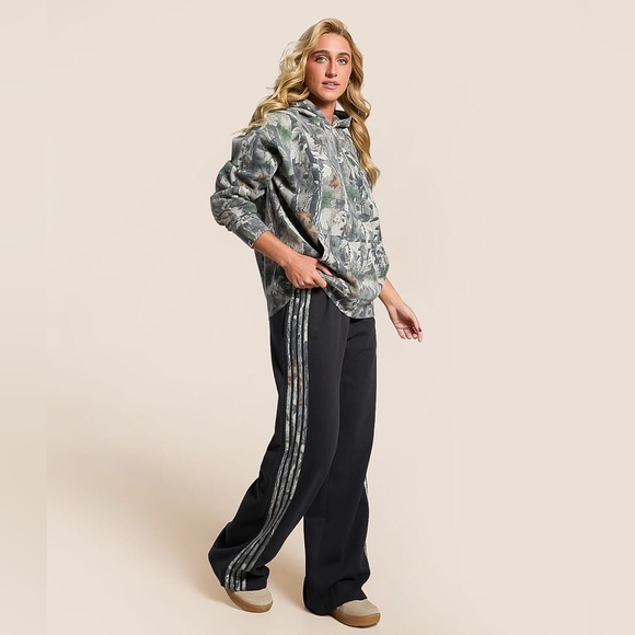 Gilded Intent Tops - NWT Gilded Intent Oversized Camo Hooded Sweatshirt Camo Size Large